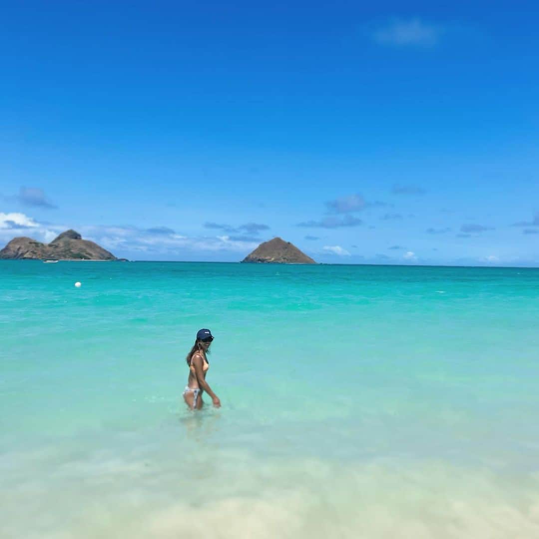 藤後夏子のインスタグラム：「塗っても塗ってもまるこげ🟤 努力が足りない？だってまだちょっと焼きたいギャル魂が❤️‍🔥😂 #lanikai #hawaii #ギャル #Cawii! #alexiastam #beach」