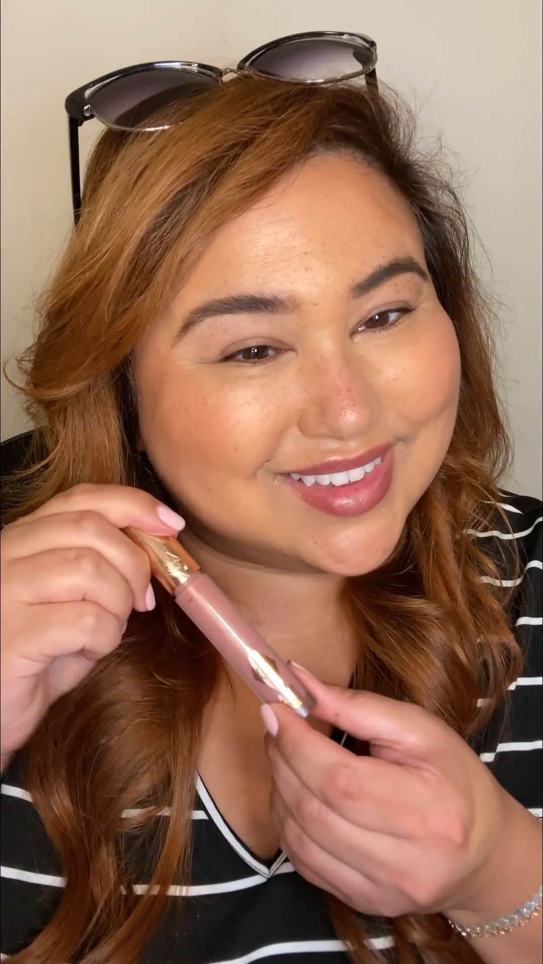 セフォラのインスタグラム：「Makeup artist @rasheenagreenartistry shows off how to get that sunkissed glow using all @charlottetilbury essentials ✨」