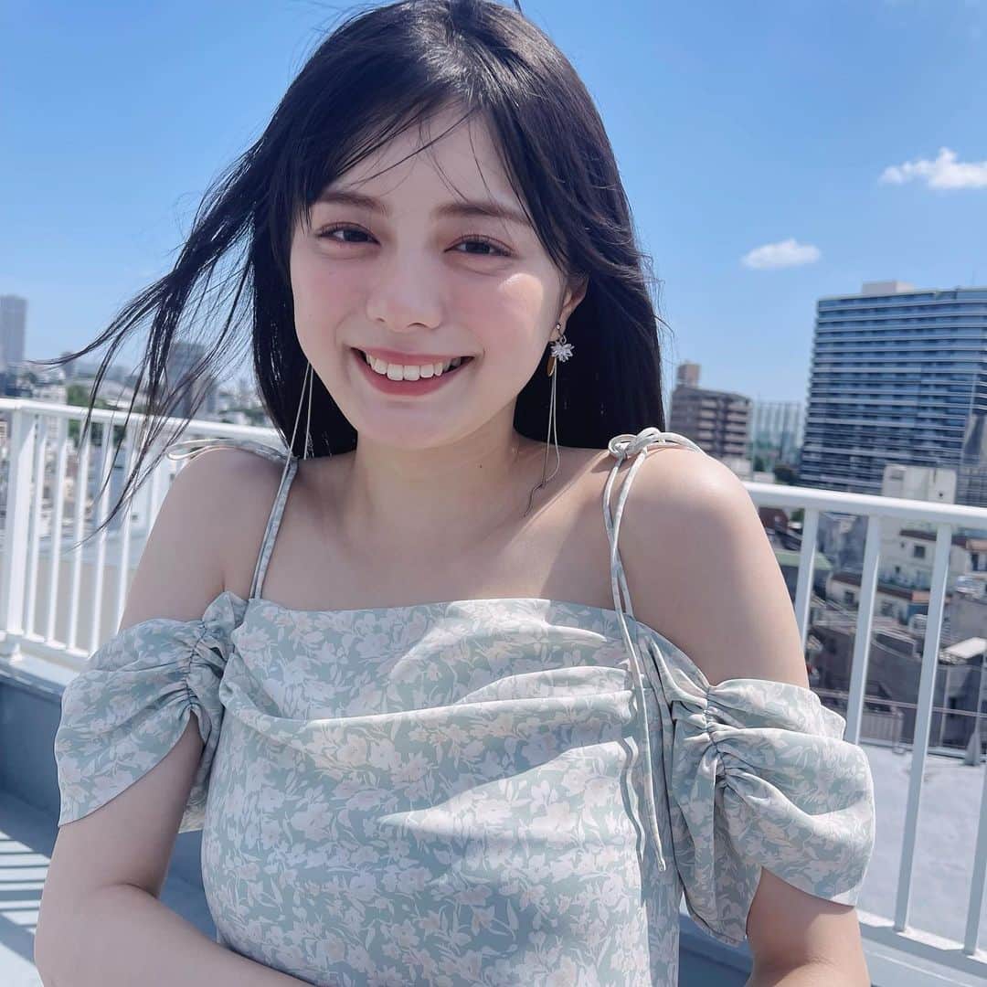 のインスタグラム：「non-no 9月号、発売中です〜！ 今回は、初めてのメイクページの表紙をさせていただきました🫶 風が強い日だったけど、とっても可愛く撮っていただいたのでぜひ☺︎ ノンノモデル特集の号なので、まだの方はチェックしてくださいね〜🙆‍♀️」