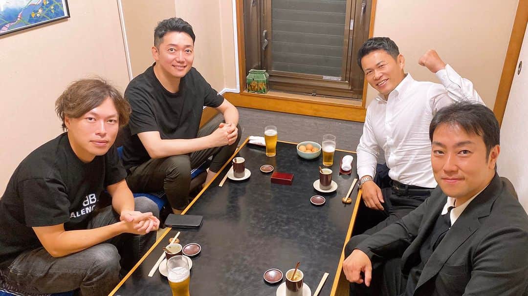 中谷一馬のインスタグラム：「続・炎天下の夏🍺 様々な分野で日々チャレンジしている友人・先輩たちとビール🍻を交えながら近況報告をする時間は、新しい感性・知識そして刺激が共有されるなんとも最高なひとときです☺️」