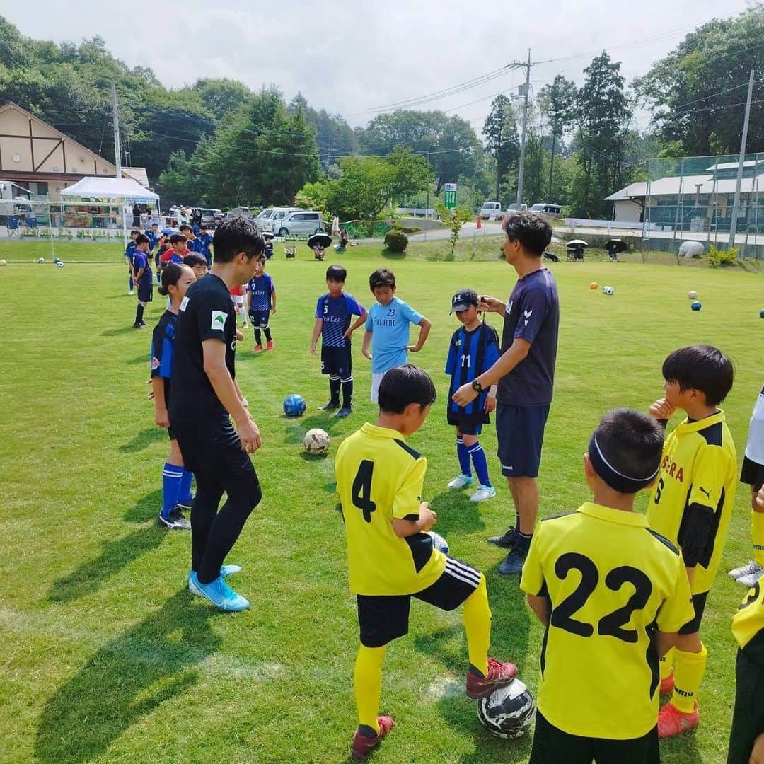 森崎浩司さんのインスタグラム写真 - (森崎浩司Instagram)「世羅町にある津久志自治センタースポーツ広場でサッカーイベントが開催され、参加させていただきました⚽️😊  暑い中子供達は元気にピッチを駆け回って楽しそうにボールを追っかけてくれてました😊  このイベントに関わってくださった関係者の皆様ありがとうございました🙇‍♂️  @koji.nakajima.549  @ballboysatake @koji.morisaki77  #森崎和幸」7月23日 19時11分 - koji.morisaki77