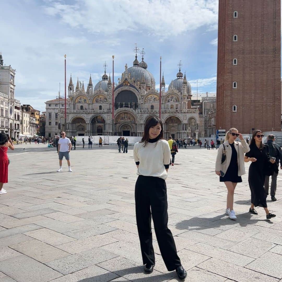 なっちゃんのインスタグラム：「Everyone's dream みんな大好きヴェネツィア、完全に東京ディズニーシーで最高だった  #東京ディズニーシー #ベネチア #ヴェネツィア #ベニス #ベネチア旅行 #イタリア #イタリア旅行 #海外旅行 #旅行 #旅好き女子 #陸マイラー #旅好きな人と繋がりたい #italy #venice #venezia #italytravel #italytrip #romeitaly #travelblogger」