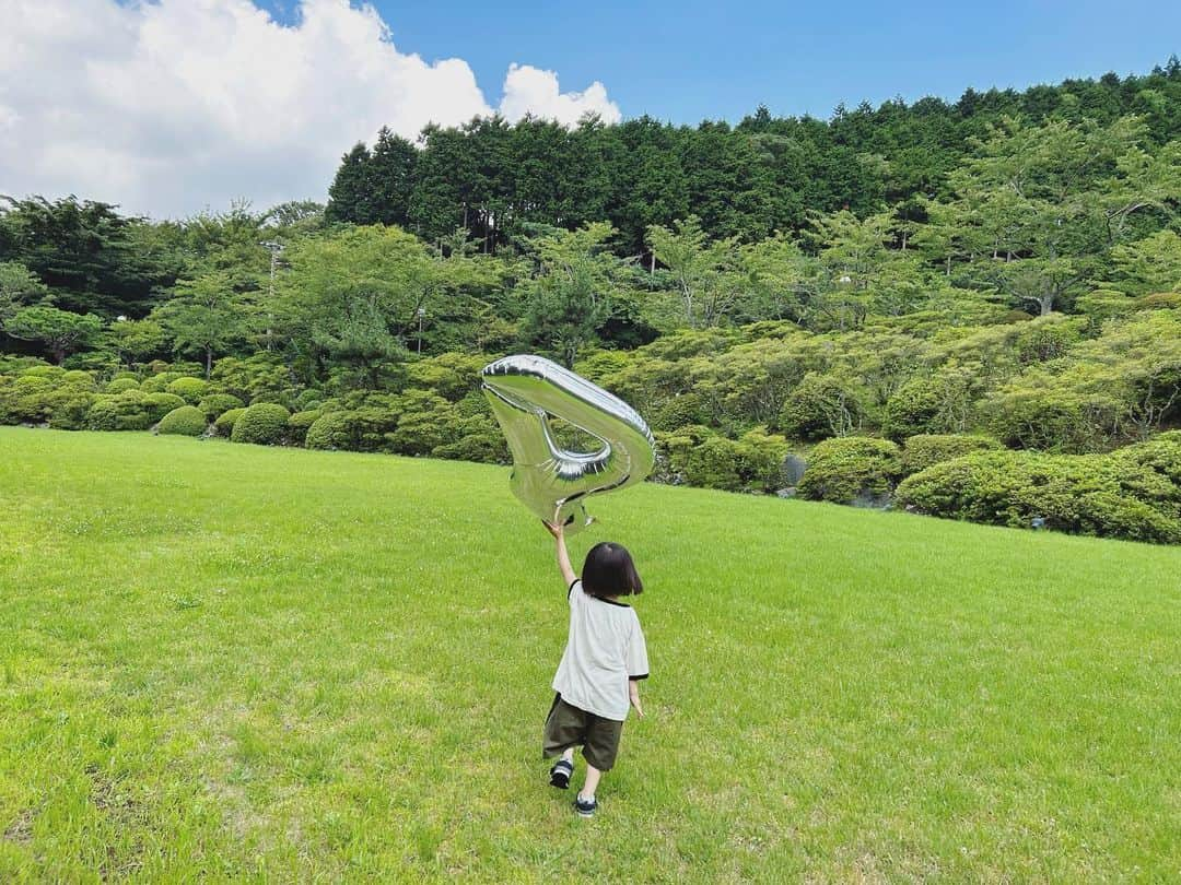 高見まなみのインスタグラム：「4のバルーン🎈  #4歳誕生日 #20190718」