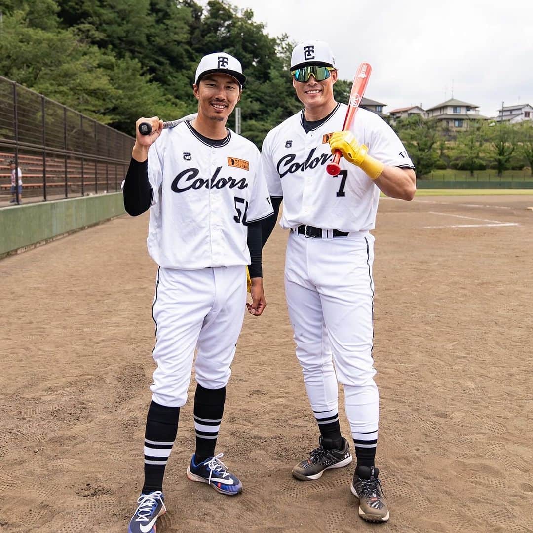 上田剛史のインスタグラム：「超人＝糸井さんと撮影⚾️ 後日公開予定なんでお楽しみに👆 糸井さんの超人チャンネルもめっちゃおもろいんで見てね🤣  vamos💪  #糸井嘉男  #上田剛史 #バモス」