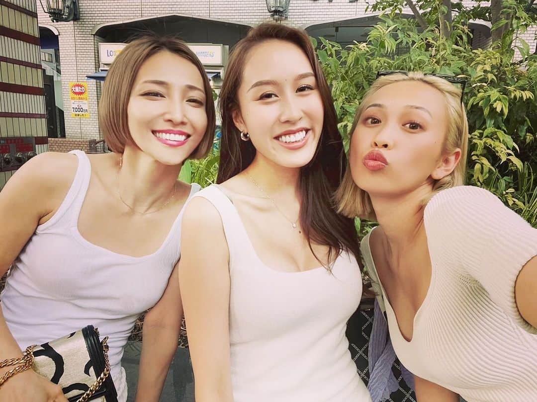 澤田友美のインスタグラム：「. 🫶🩷Queenが2人💋✨ ベトナムの世界大会にもぜったい応援にいく❗️ @_____yayoi_____  @fahindubai いつもありがとう🤍🤍🤍」