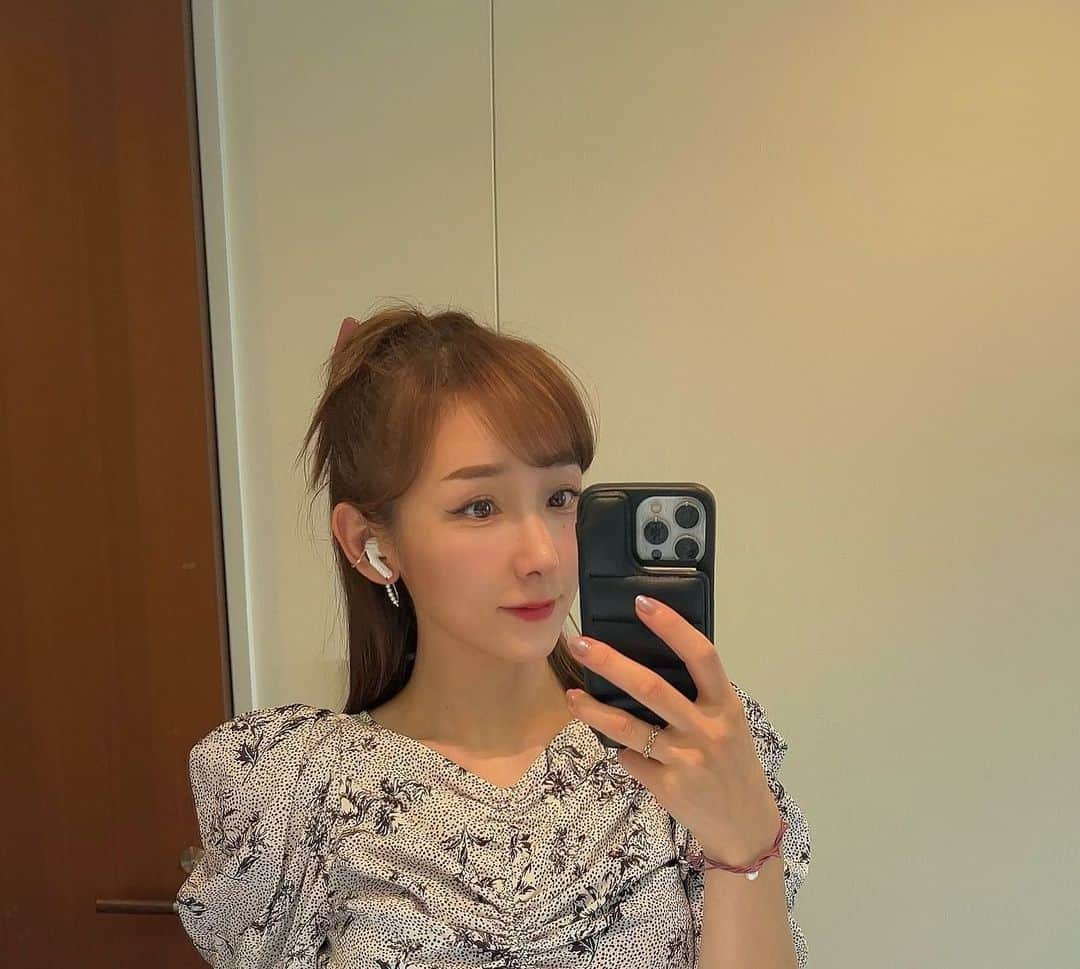 加護亜依のインスタグラム：「最近マイブームのハーフアップとこの前髪😏 あいぼんファンの方は好きだと思う❤️どう？  ストーリーで好評だったので こちらでも失礼します⤴️💕  盛れたよね！  #こっち系研究します」
