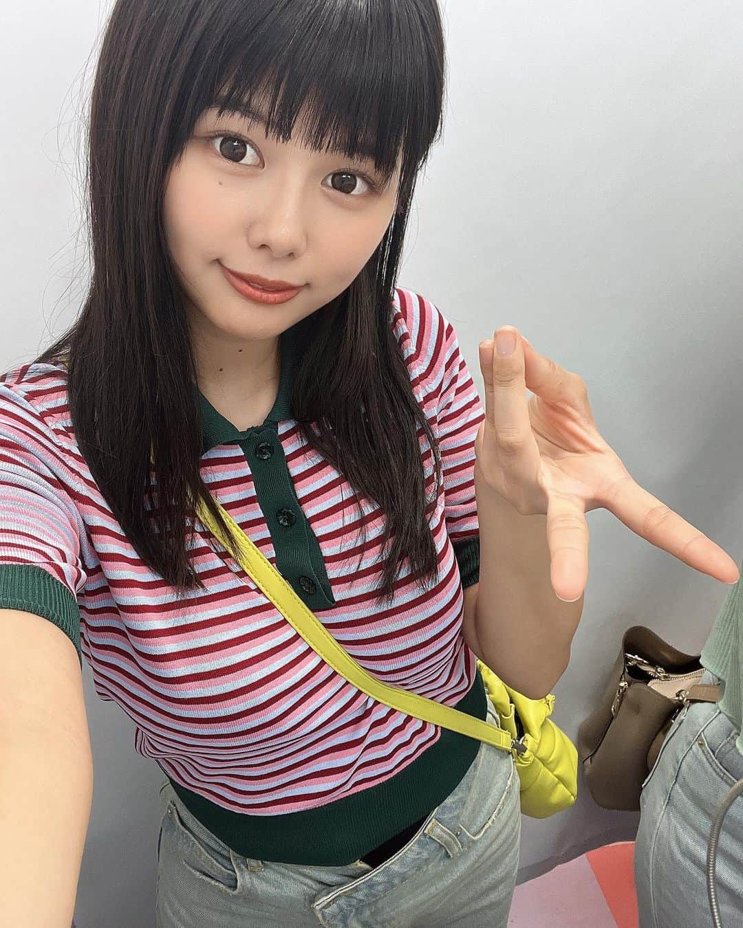 蒼山みことのインスタグラム：「裏ピース✌️  #newpost  #Japanese #japanesegirl  #熊本  #熊本帰省中 #グラビアアイドル #グラビア #インスタグラビア #グラドル #グラドル自画撮り部 #いいね #instaphoto #instagood #follow #followme」