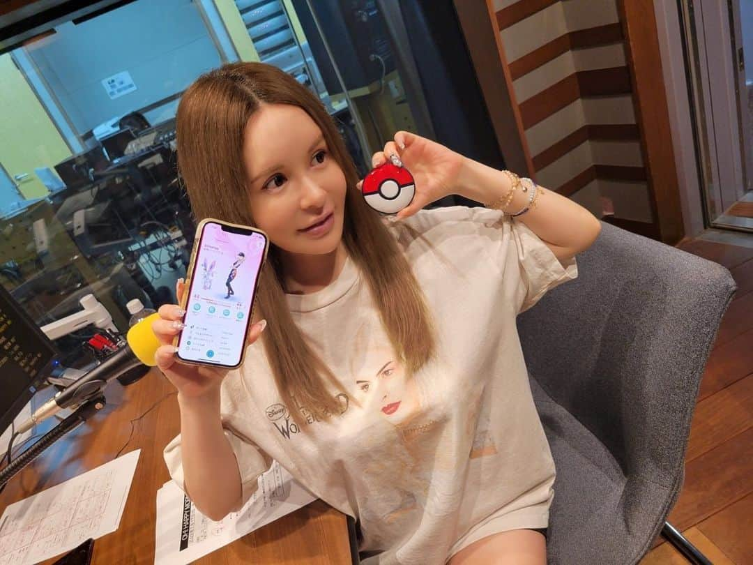 森藤恵美のインスタグラム：「ポケモンGO プラス+で、昨日ナイトキャップカビゴンゲットした🙌😁 明日から7月最終週スタート！ 暑い日の朝のお共にハピモニ聞いてねん🎙👂🎶☺️  #ポケモンgoplusプラス」