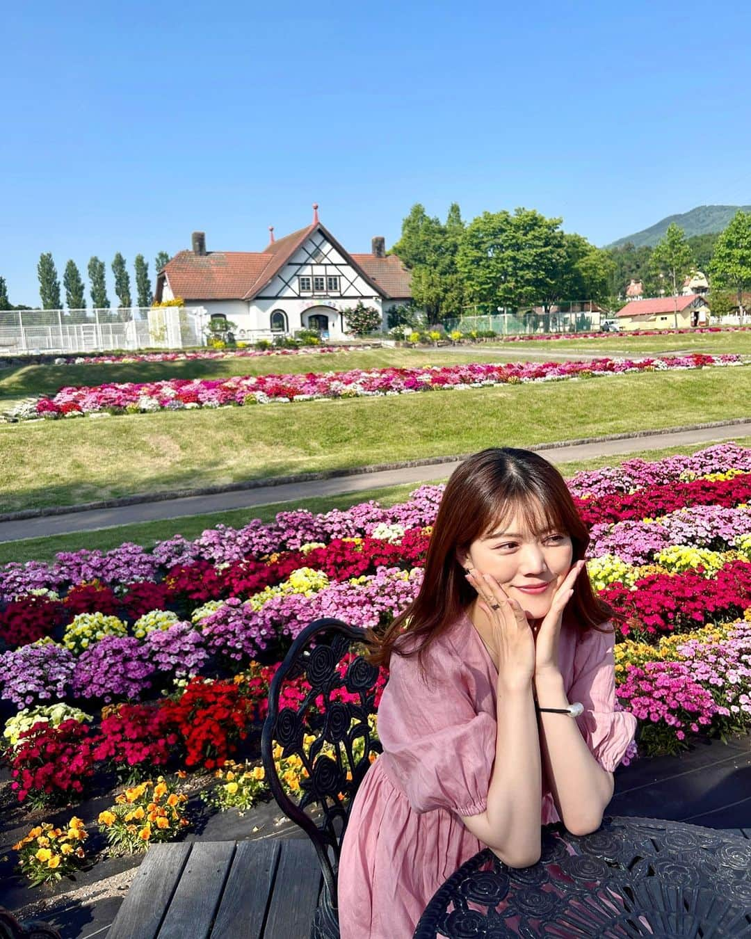 上坂由莉さんのインスタグラム写真 - (上坂由莉Instagram)「まだ夏っぽいことは 全然出来てないですが🥺🍉⚾️🌴 ⁡ ⁡ 短い夏なので楽しく濃ゆく過ごしましょっ🩷⸝⸝ 皆さんの夏の楽しみは何ですか❓⛱️ ⁡ ⁡ #夏 #夏休み #夏服 #夏服コーデ #夏ワンピース #夏ワンピ #ワンピースコーデ #ピンクコーデ #おでかけスポット #おでかけコーデ #お花好き #大人かわいい #夏ファッション #リネンワンピ」7月23日 19時36分 - yuri_yoga.727