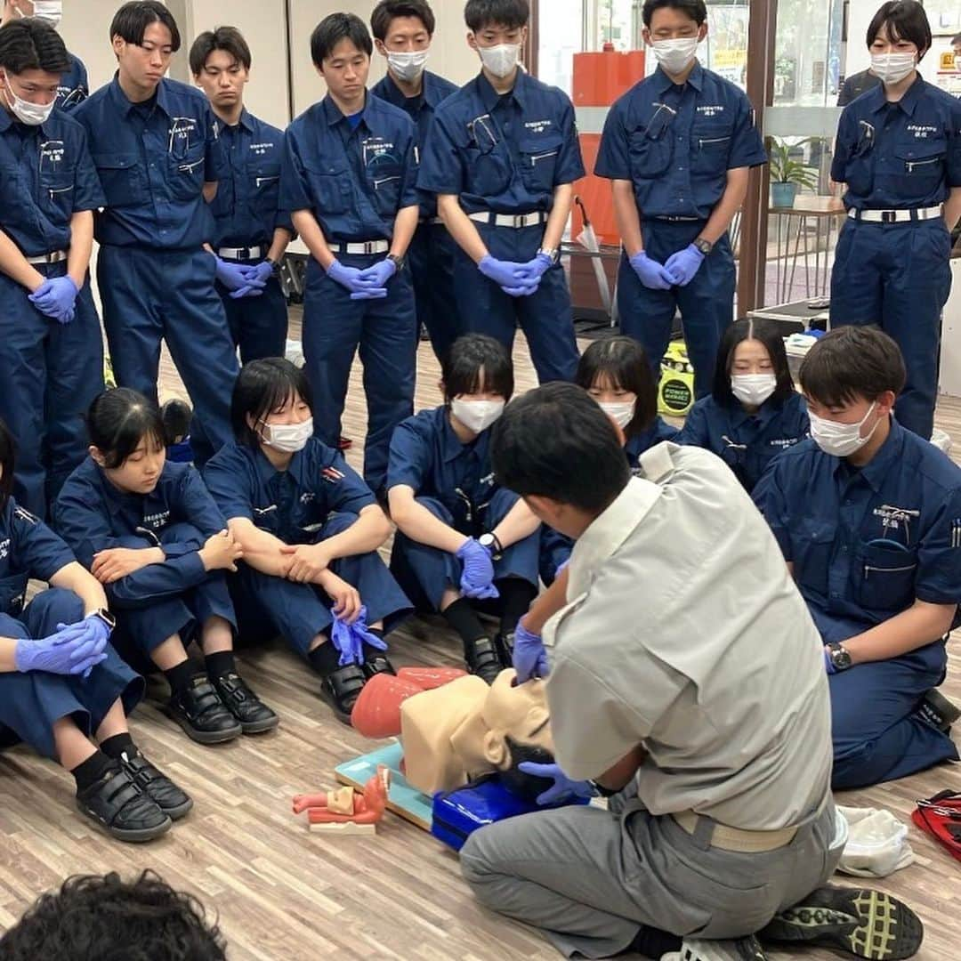 東洋医療専門学校さんのインスタグラム写真 - (東洋医療専門学校Instagram)「☺︎☺︎☺︎  救急救命士学科1年生 特別実習が行われました🚑🚒  実習を教えてくれたのは 東洋医療専門学校の卒業生✨  実際の現場で必要な知識や技術を 救急救命士のみなさんから 直接教えていただきました😳✨  今回学んだことを活かして、 これからもみんなで夢に向かって 頑張っていきましょう💪🔥  #東洋医療専門学校 #救急救命士 #東洋のぞき見 #楽しい学校生活 #歯科技工士 #鍼灸師 #柔道整復師 #大阪 #専門学校」7月23日 19時37分 - toyo_medical_college