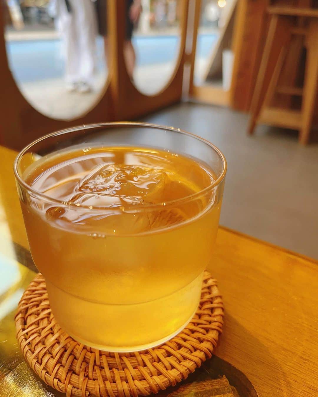 西沢幸奏さんのインスタグラム写真 - (西沢幸奏Instagram)「Tea break🍵 This herb tea smelled so good🌼  ハーブティーの香りに癒されました🌿  じつは、大切な作業を控えているので、合戦前の武士の如く心を鎮めているのです。。ふふふ！  #exina #shienanishizawa #harbtea #cafe #teabreak #singer #西沢幸奏　#ハーブティー #カフェ」7月23日 19時42分 - shiena_nishizawa