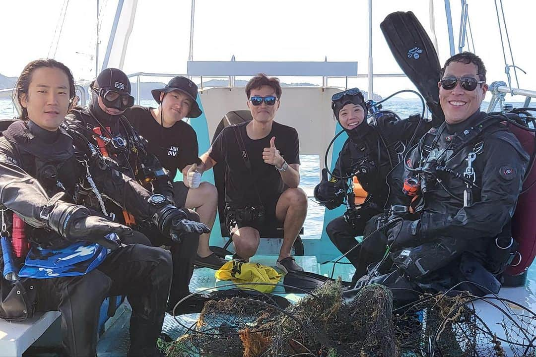 イム・セミさんのインスタグラム写真 - (イム・セミInstagram)「@seashepherd_korea  시셰퍼드코리아 해양정화활동 짧게 담아보았어요. 세미의절기로 오세요 🌊🤿🏴‍☠️  34m 바다 아래, 폐어구 노래미 물살이 넷, 문어선생님 한명 구출  🎥 @bada._.sai @foreverblue_inst   🎞️ @highmiles_official    #seashepherd #시셰퍼드코리아 #세미의절기 #대서 #동해 #수중정화활동 #해양정화 #해양보호구역 #스쿠버다이빙」7月23日 19時43分 - susemee