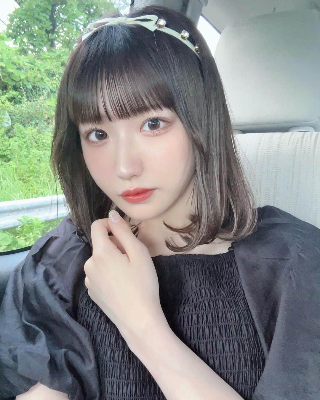 栗原えみるのインスタグラム：「運転してほしい💭 ・ ・ ・ ・ ・ ・ ・ ・ ・ ・ ・  #アイドル #ヘアアレンジ  #簡単ヘアアレンジ  #フレンチガーリー #大人カジュアル  #大人ガーリー  #夏コーデ #ガーリー #ガーリーコーデ  #ワンピース #淡色女子  #ミディアム #旅行コーデ #自撮り  #自撮り界隈  #lillilly #地下アイドル #idol #fashion #followme #lfl #fyp #ootd  #instagood」