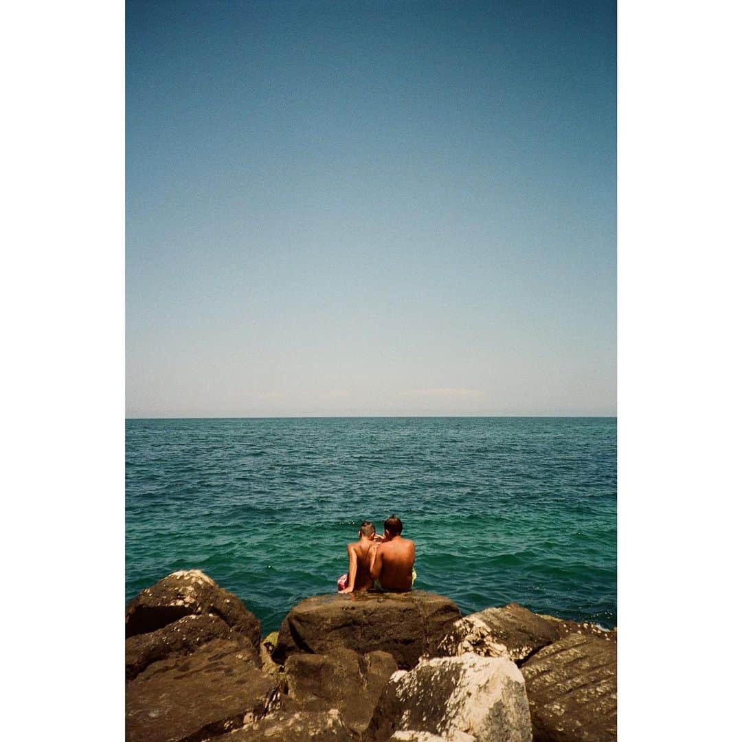 ペ・ジョンナムさんのインスタグラム写真 - (ペ・ジョンナムInstagram)「rest in beach 🏝️⛱️🌊🚤🏖️ film photos 📸🎞️🎞️🎞️ #노보정노필터 #rolleiflex #rolleiclassic35 #배작가」7月23日 19時46分 - jungnam_bae