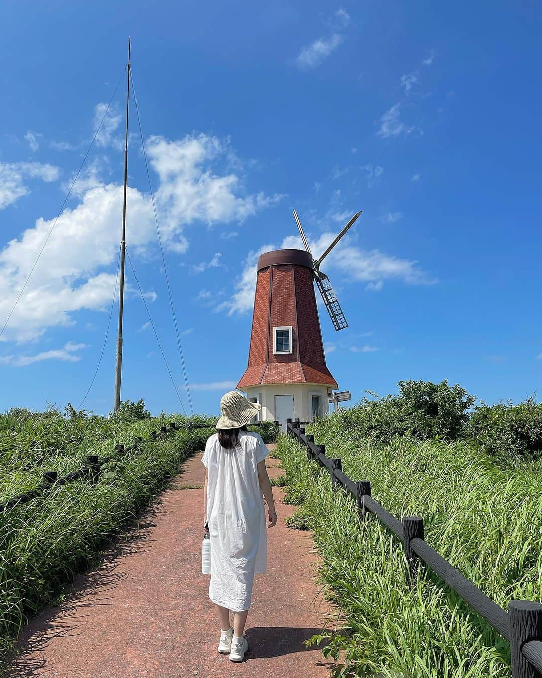 野口真由さんのインスタグラム写真 - (野口真由Instagram)「ジブリの世界のような島だった🕊‪🌱‬  #大島 #福岡 #宗像 #宗像大社 #砲台跡  #風車展望台 #ホワイトコーデ #白ワンピ」7月23日 19時46分 - ngc_mayu