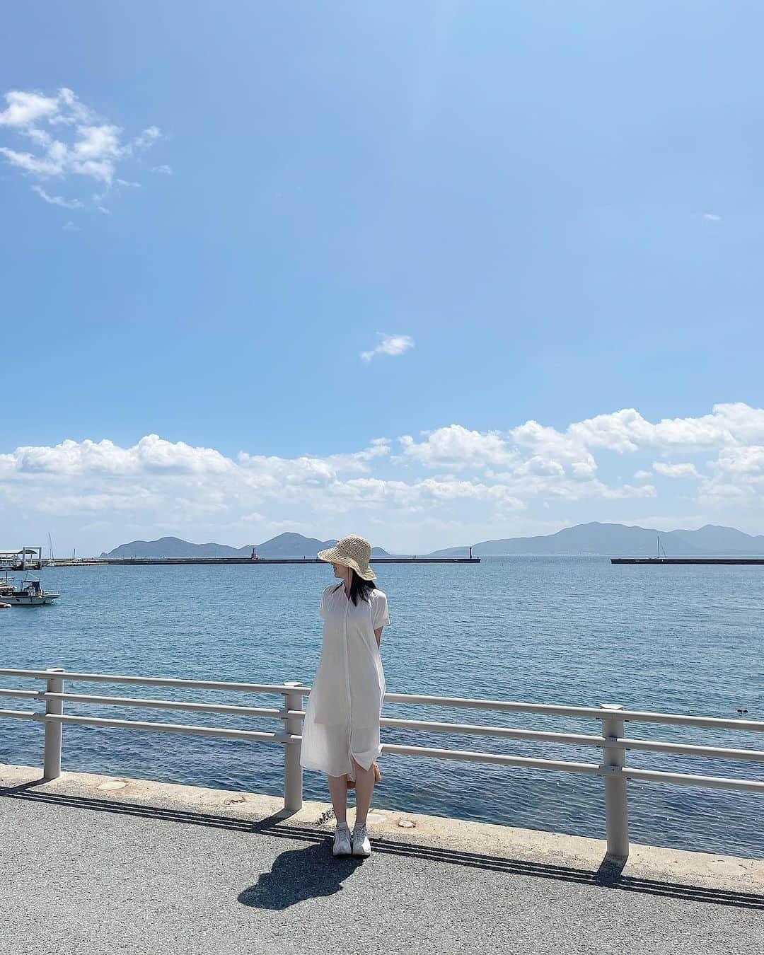 野口真由さんのインスタグラム写真 - (野口真由Instagram)「ジブリの世界のような島だった🕊‪🌱‬  #大島 #福岡 #宗像 #宗像大社 #砲台跡  #風車展望台 #ホワイトコーデ #白ワンピ」7月23日 19時46分 - ngc_mayu