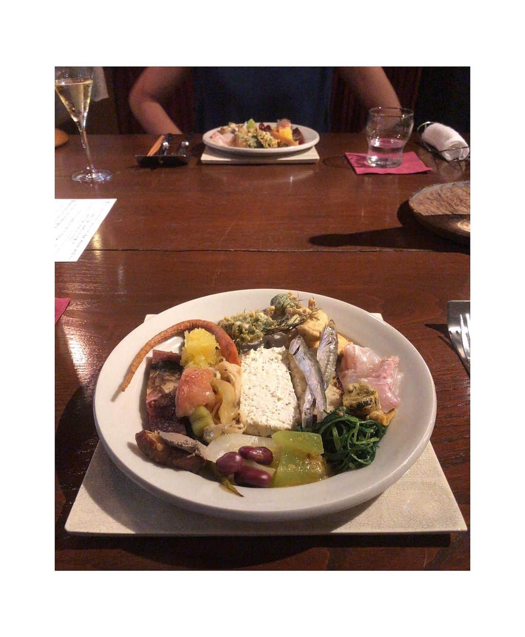 井山三希子さんのインスタグラム写真 - (井山三希子Instagram)「・ 先日みやちゃんとの打ち上げをともすけさんで  透き通った出汁のスープから始まり 何種類ものお料理が盛り合わせて 一つ一つが美味しく楽しかった ありがとうございました」7月23日 19時57分 - nikoyagi