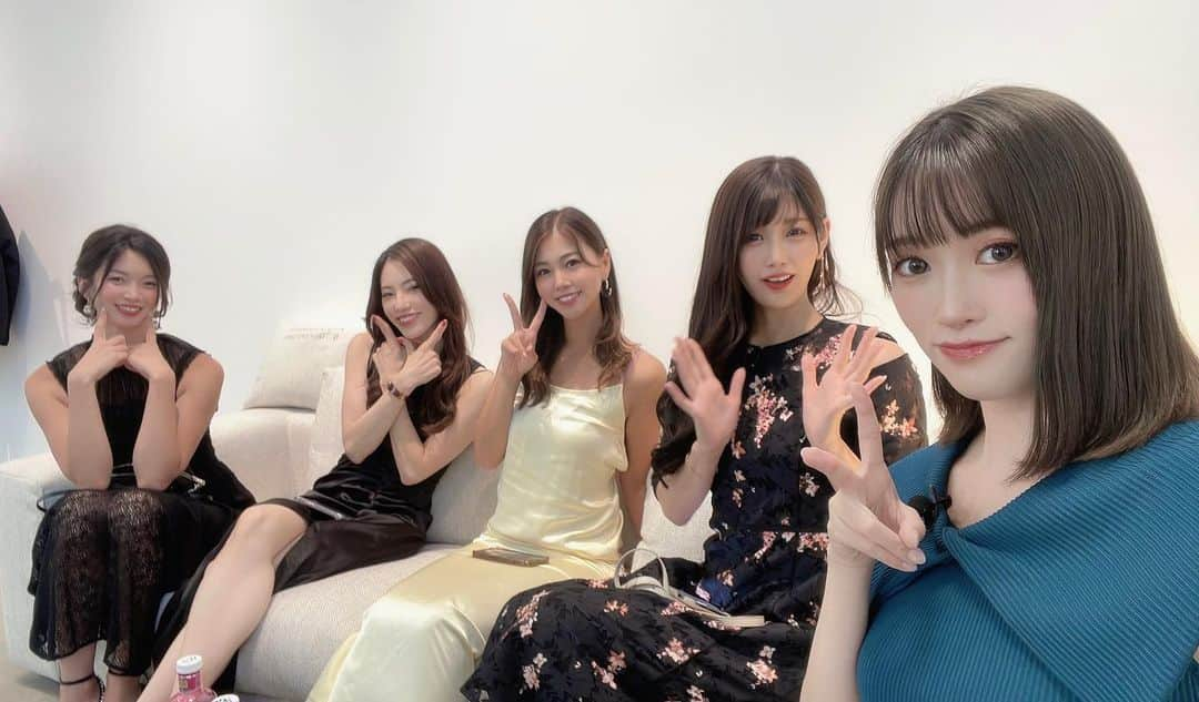 沢すみれのインスタグラム：「新木場のARTA MECHANICS ＆ INSPIRATIONS にてGALS MEETINGの公開収録でした🙆‍♀️  ARTA GALS OGから @hoshino_kanade_  @maoto_a   2023 ARTA GALSからは @kottton.h  @rierienari1229  が参加しました😊  撮影した動画は今後YouTubeでアップ予定ですのでお楽しみになさっていてくださいね！  今回こうしてGALSの先輩方とARTAについてお話することができることが嬉しかったです🥹✨ 同窓会のような楽しい企画、またあると嬉しいですねー！ そして次回は2023 ARTA GALSの真木ちゃん、みたん、マリーちゃんも一緒に撮影したい❤️  そして当日、直前の告知でしたが新木場へお越しくださった皆様ありがとうございました🥺✨  #ARTA #AUTOBACS #オートバックス #ARTAGALS #HONDA #MUGEN #無限」