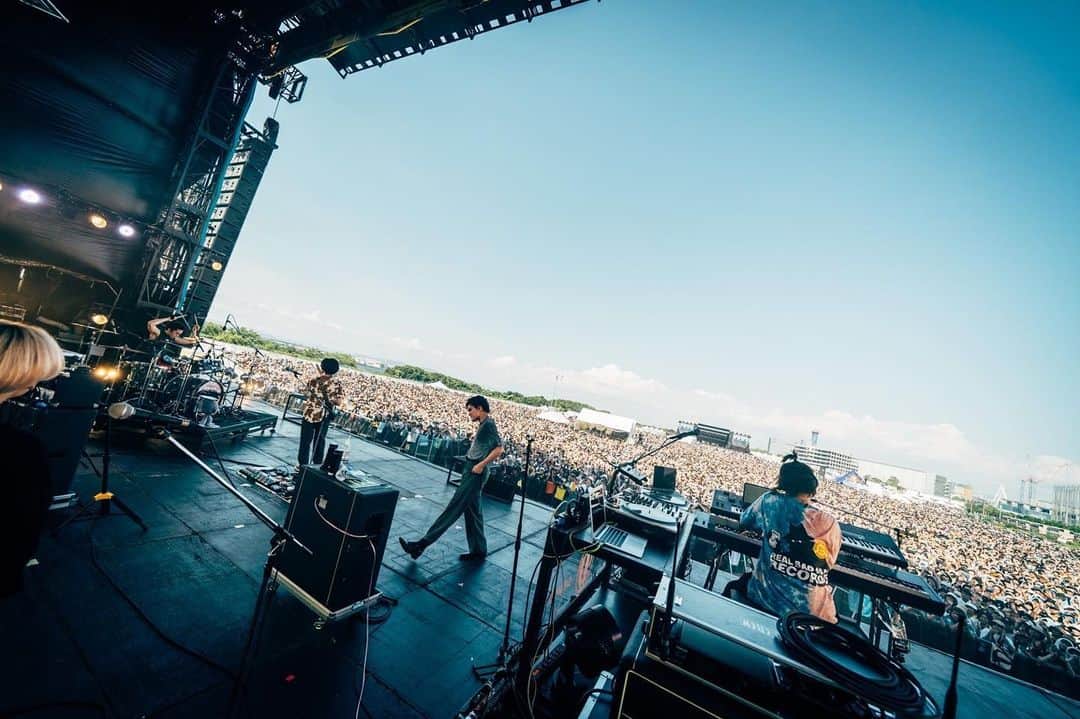 北村匠海のインスタグラム：「あっせだくで、汗だくで。 今年もやってきたOSAKA GIGANTIC MUSIC FESTIVAL それでもみんなが眩して最高のステージでした。3年連続呼んでいただきありがとうございました。 また会いましょう。」