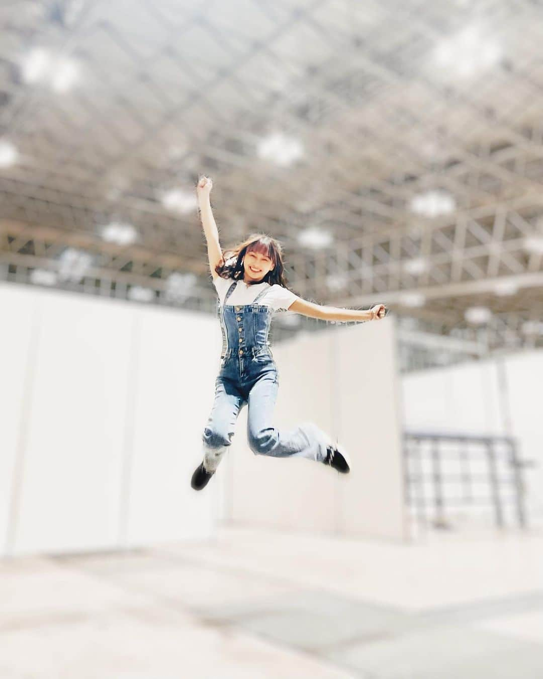 影山優佳さんのインスタグラム写真 - (影山優佳Instagram)「本日行われたリアルイベントにて、日向坂46のメンバーとしての活動が全て終了しました☺︎  最近は様々な物事に触れたり当たって砕けたりすることがあったのですが、 今日会いにきてくださったみなさんが直接届けてくれた言葉たちや、いつも支えてくださるみなさんからの愛が、 私の活動の全てであったと感じました。  私とっても幸せです🌸 ここまで一緒に歩んできてくださり、本当にありがとうございます！  個人の稼動などはまだ少し先にもありますので、 そちらもぜひ見届けていただけますと幸いです🍀  #イベント終了後に撮ってもらった記念写真っぽい写真たち #ポーズの参考に #なるかはわかんないけども #日向坂46 #Onechoice #おひさま #カゲサポ #みんなありがとう #大好き #卒業 #ootd #影山優佳 #kagegram」7月23日 19時55分 - kageyamayuka_official