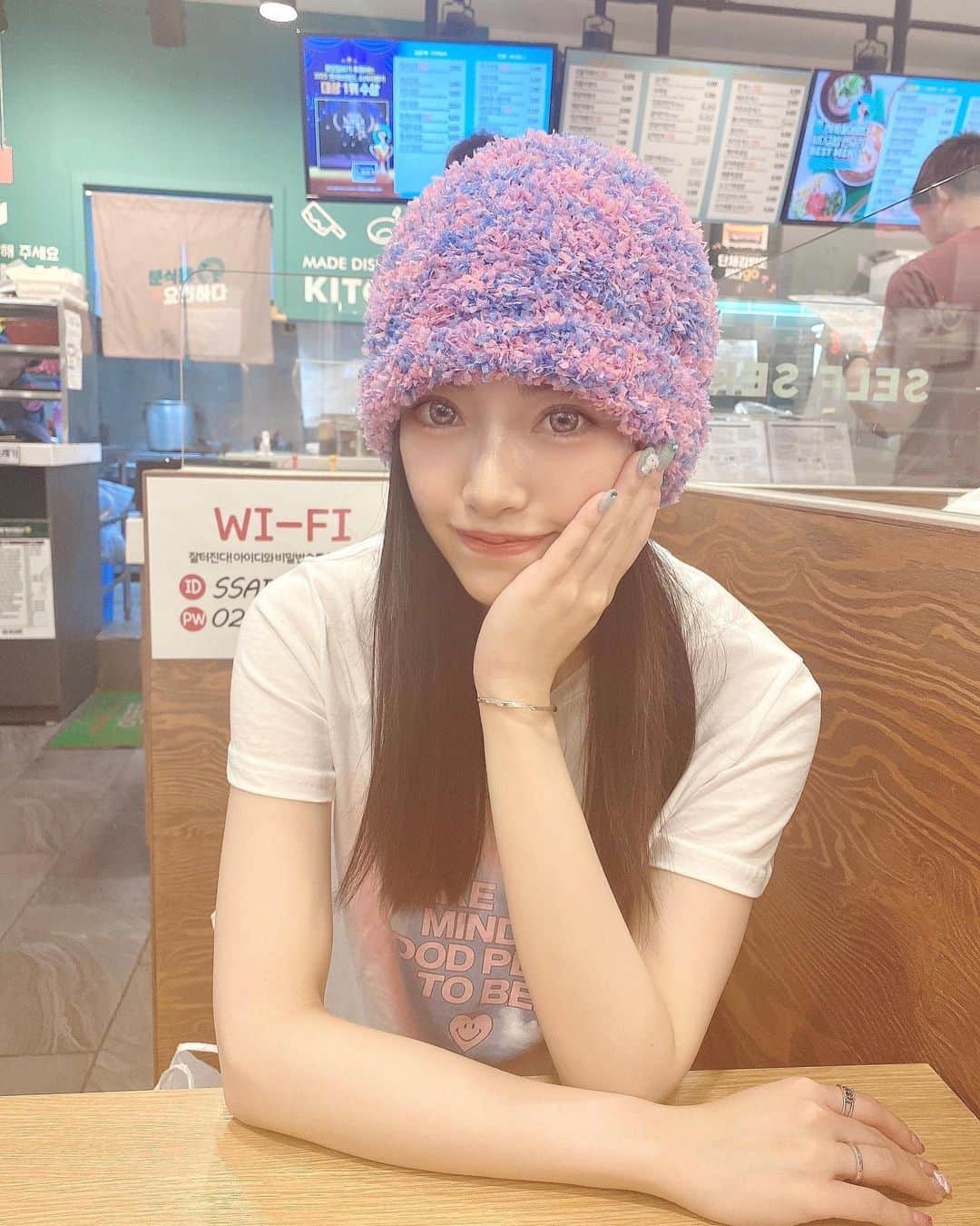 前川琳菜（りなち）さんのインスタグラム写真 - (前川琳菜（りなち）Instagram)「✩‧₊˚  すっぴん投稿続きですんません...🙇‍♀️  NYUNYUでげとったニット帽お気に入り🫶🩷🩵💜 この日も肌管理しに行ったからすっぴん💆‍♀️ 韓国で半分くらいしかメイクしてなかった💄笑  #한국 #한국여행 #韓国 #韓国旅行 #韓国グルメ #韓国ソウル #ソウル #ソウル旅行 #ソウル旅 #東大門 #동대문 #りなちこーで」7月23日 20時05分 - rina__maekawa