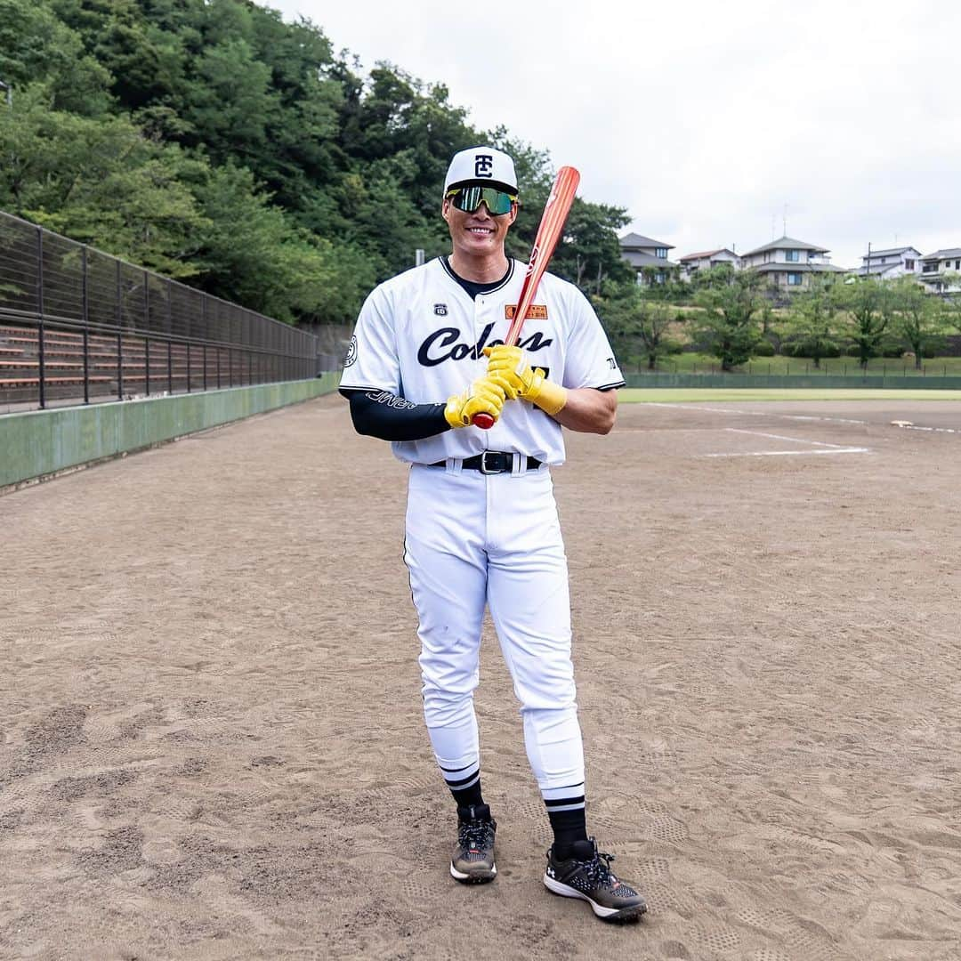 糸井嘉男のインスタグラム：「@tsuyoshi50 のチームの助っ人🔥 として久しぶりに試合してきた⚾️ 上田剛史チャンネルと パワフルスピリッツチャンネル 楽しみにしてて下さい😁🤟 あっ！@k.makita_53ちゃんもいるよー！ #野球　#ゴツい男　#東京カラーズ #上田剛史　#KONAMI」