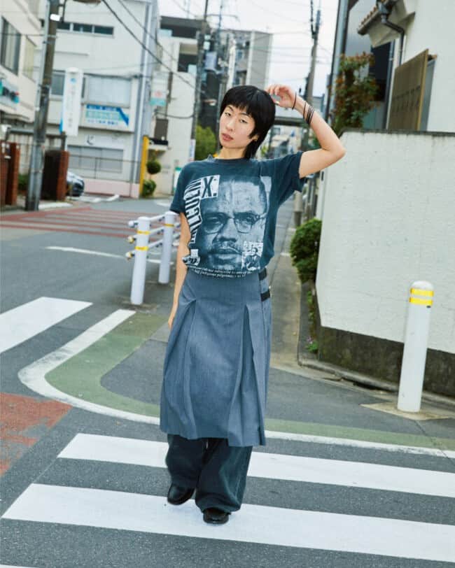Numero TOKYOさんのインスタグラム写真 - (Numero TOKYOInstagram)「着こなし徹底分析！ 街行くあの人のTシャツスナップ  ヌメロの気になるあの人のTシャツスタイルとポイントを徹底調査！  ▼KANAKO｜メイクアップアーティスト メイクアップアーティストを目指した原点にあるのは、幼い頃から触れてきたアートと映画だと語るKANAKO。その着こなしも惚れ込んだ作品の人物像をイメージしたそう。洋服だけでなく、今回はTシャツに合うアートメイクも伝授してくれた。  ▼土岐ひろみ｜スタイリスト ヒップホップカルチャーをこよなく愛する、スタイリストの土岐ひろみが今回選んだのは、マルコムXがプリントされたもの。これまで購入したTシャツは絶対に捨てられないと話す理由に、彼女のスタイリングの定義が色濃く映し出されていた。  #numerotokyo #magazine #mode #fashion #art #culture #beauty #lifestyle #people #photo #tokyo #Tシャツ #tshirt #KANAKO #土岐ひろみ」7月23日 20時00分 - numerotokyo