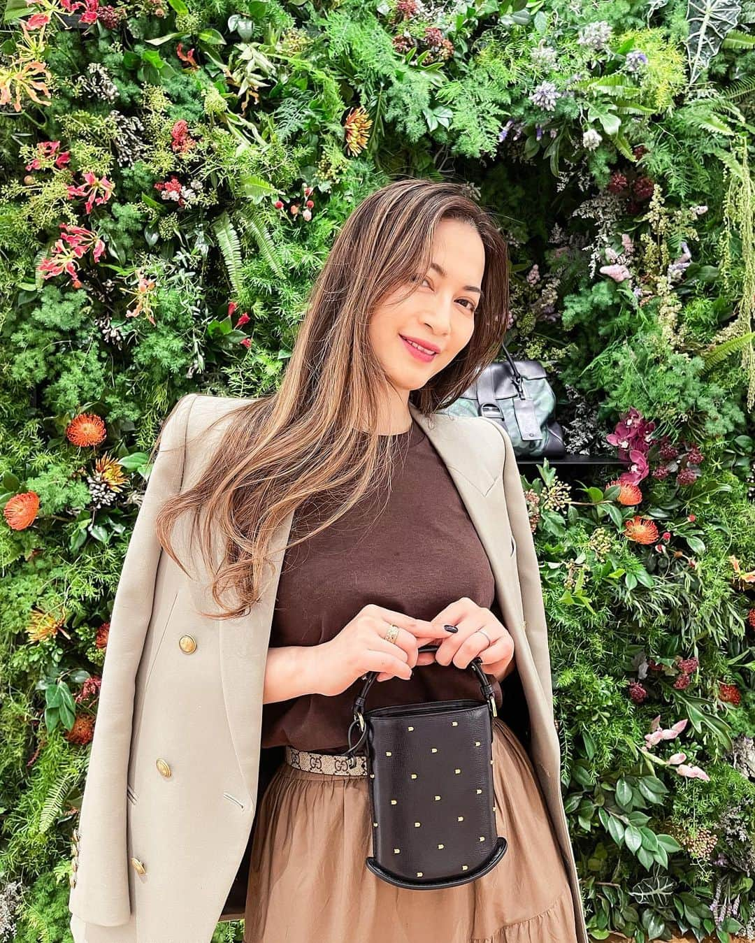 Ruby Kwanさんのインスタグラム写真 - (Ruby KwanInstagram)「The amazing Delvaux Autumn-Winter 2023 collection. 💚💚💚 Heritage, creativity and craftsmanship says everything.   Thanks @Delvaux & @jerri_ng for having me.   #Delvaux #DelvauxAW23 #rubykwan #rougecloset」7月23日 20時00分 - rougecloset