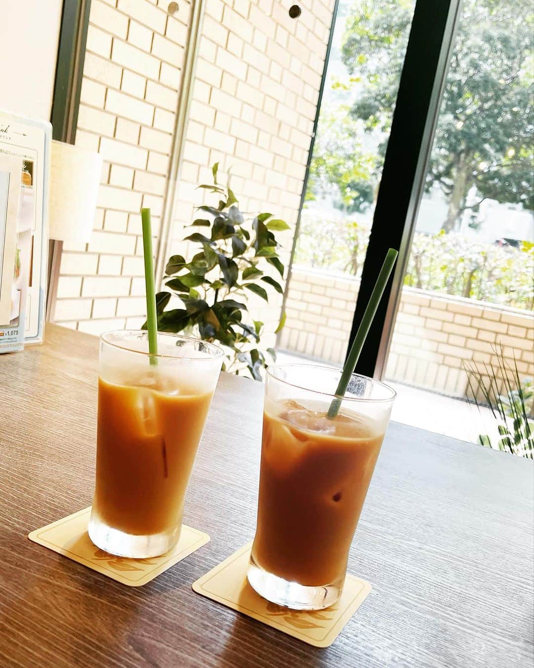 恒松あゆみのインスタグラム：「最近、息子がアイスティーに目覚めました。   #アイスティーに目覚めし息子」