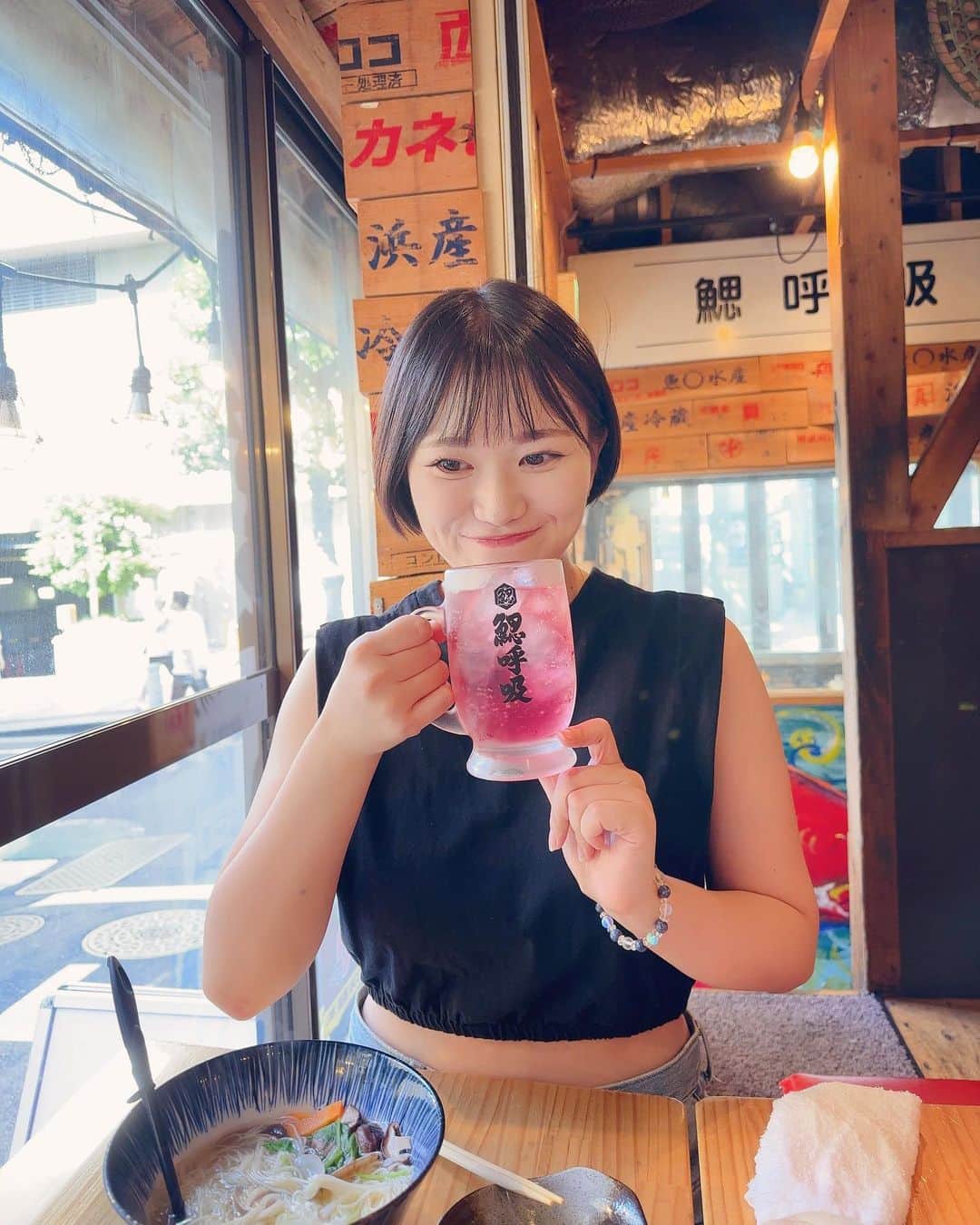 平崎里奈さんのインスタグラム写真 - (平崎里奈Instagram)「今日も暑かったので母と昼飲み🍺 あ、髪を切りました💇🏻‍♀️」7月23日 20時02分 - hirasakirina