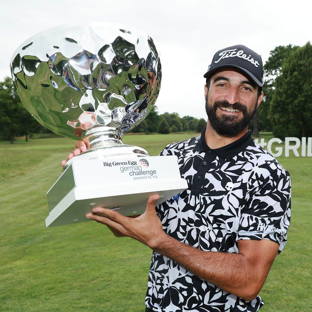 フランチェスコ・ラポルタさんのインスタグラム写真 - (フランチェスコ・ラポルタInstagram)「Back in the winner’s circle 🏆 —— What an amazing feeling to get my W after 4 years. Thanks to all for the support ❤️  —— #hydrogen #allianzitalia #titleist #footjoy #borgoegnazia #sandomenicogolf #challengetour  —— Photo Credit @gettyimages」7月24日 1時33分 - francesco__laporta