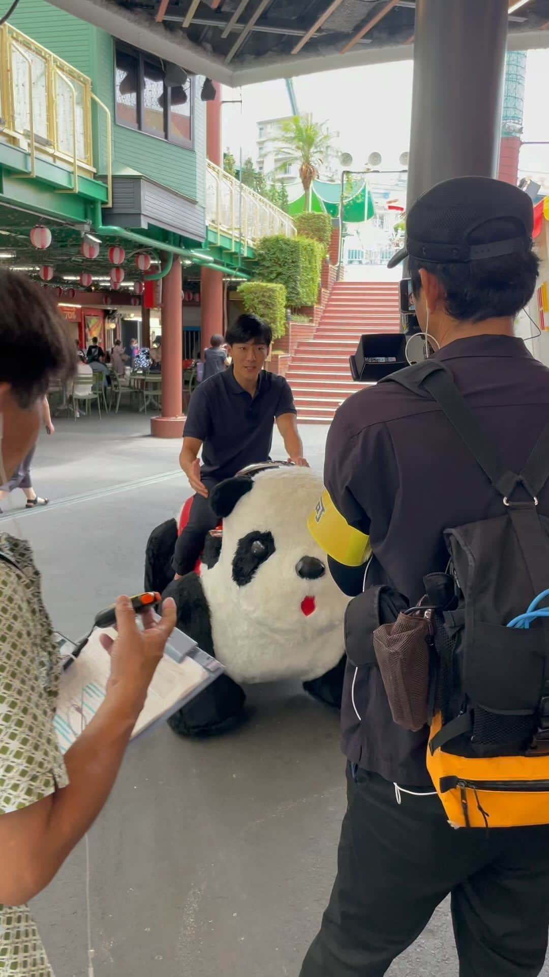 小沢光葵のインスタグラム：「. ひるおび中継の裏側  #浅草 #はなやしき  #開園170周年 #新エリアオープン #ひるおび中継」