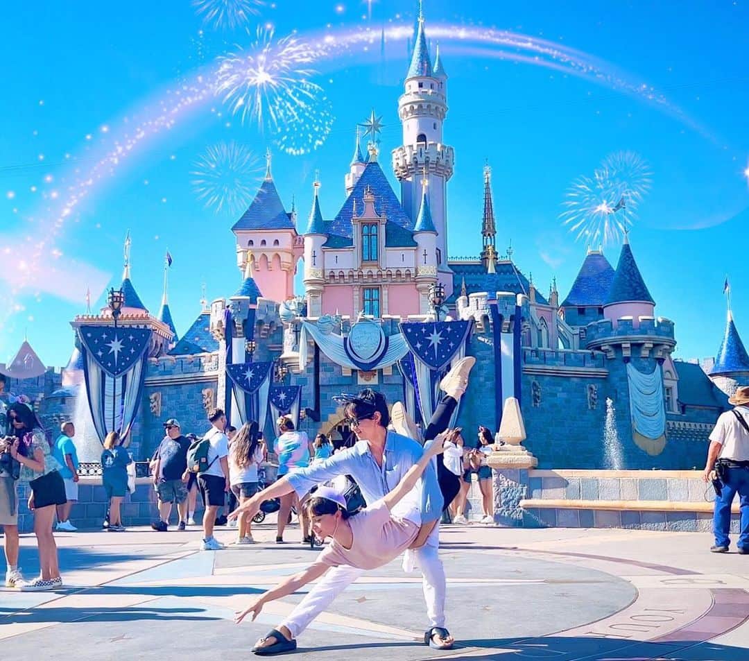 ヤマカイのインスタグラム：「カリフォルニアディズニー！ 日本引っ越しまであと5日😳 . . #disney  #californiadisney #ディズニー #カリフォルニア #ヤマカイ #ネレアさん #夫婦 #バレエ」