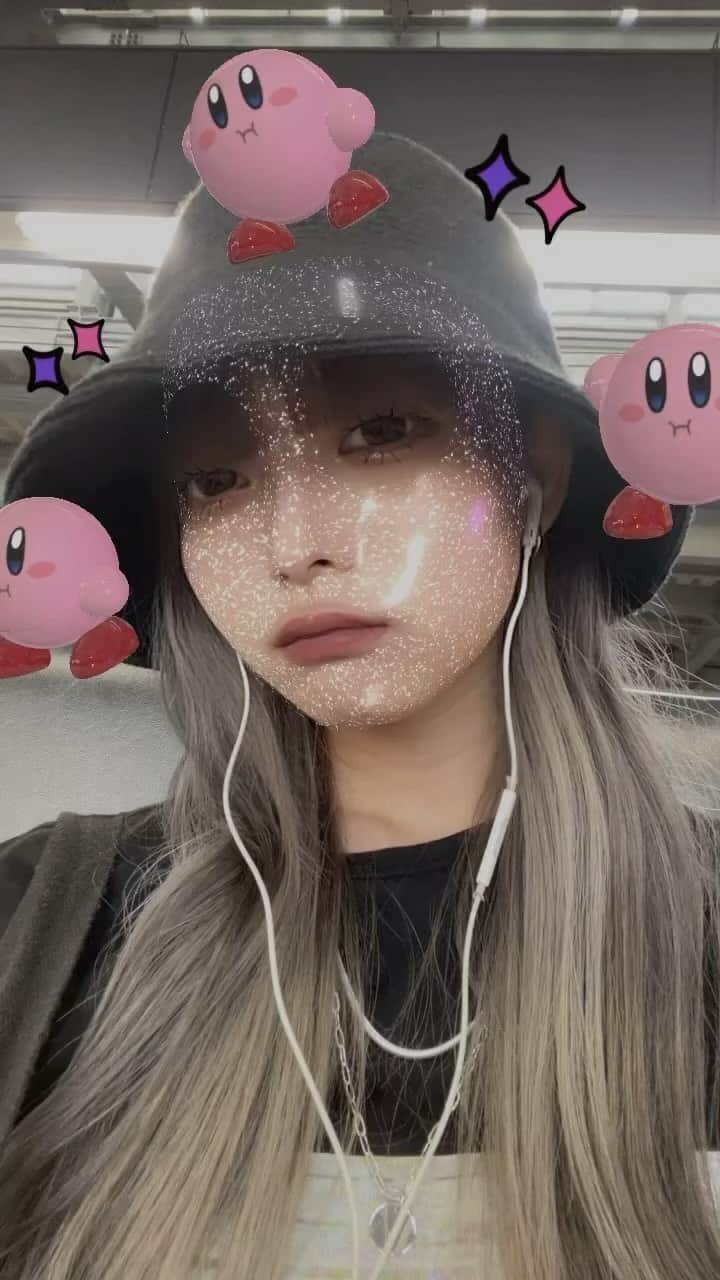 宇井優良梨のインスタグラム：「🩶🤍🩶🤍」