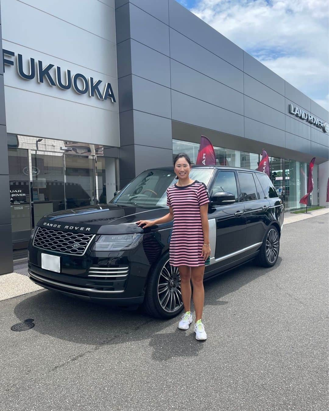 木戸愛のインスタグラム：「今週は#大東建託いい部屋ネットレディス でした⛳️ @jaguar_landrover_fukuoka さんにRANGE ROVER VOGUEをお借りしました🚙 とても運転しやすく、最高でした🎶  #ジャガーランドローバー福岡  @landroverjpn  #landrover  #landrovervogue  #心強いサポートに感謝です」