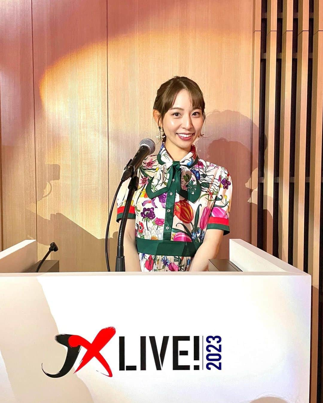 今井麻椰のインスタグラム：「先日、新経済連盟「JX LIVE! 2023」のラウンドテーブル & パーティーの司会を務めさせていただきました☺️🎤  経営・政治のリーダーと考える日本の未来ビジョン✨ 第一線で活躍されている方々のお話、とても勉強になりました！！  パーティーのDJはIZOHさん🥳  #jxlive #jx #新経連 #新経済連盟 #司会」