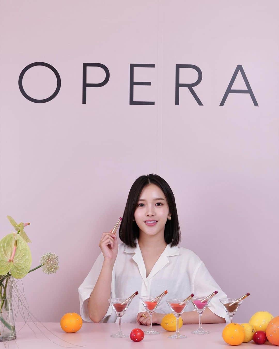 Lilmeのインスタグラム：「@opera_cosmetics 秋冬新作発表会に 行ってきました🍂🌰✨  02番のmauve pinkをつけてみたら 思った以上に自分に似合ってびっくり🍑！！ 自分はイエローベースの肌色だから 青みピンク似合わないと思ったのに…凄い！！  しかも新作のリップはマット仕様なのに 乾燥しないように作られているので 唇が弱い私にとても嬉しいです🫦💕  他の色もお土産で頂いので早速試してみようっと🩵  #opera#新作コスメ#オペラ#コスメ#コスメレポ#マットリップ#スキンケア#リップ#japanmakeup」