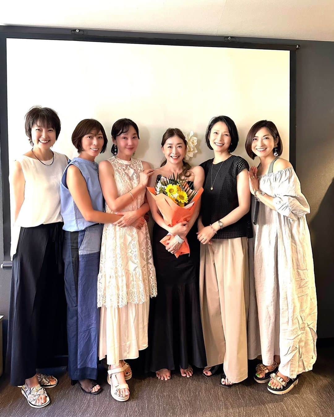 中島はるみのインスタグラム：「楽しい仲間との集まり❤️ ランチとフラダンスショーの贅沢なひと時。」