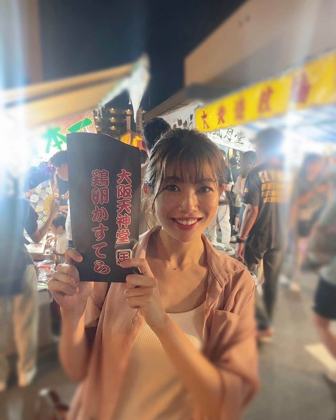 梅山茜さんのインスタグラム写真 - (梅山茜Instagram)「. 夏祭り🍧 . 幼馴染と地元のお祭りへ🪅  昔と同じ道を歩きなから 話す内容は大人になったけど 気持ちはあの頃のままでした👧🏻  ベビーカステラとたませんは必須😎😎😎 夏感じられたーーーーーーー🏝  . #夏祭り#お祭り#屋台#ベビーカステラ#たません」7月23日 20時35分 - umeyama_akane