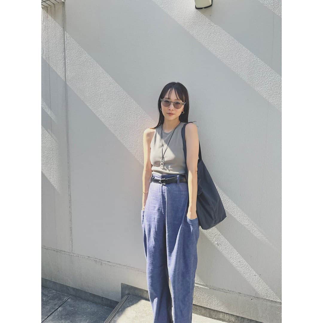野尻美穂のインスタグラム：「本日も大変暑うございましたね🧐 サングラスとバッグを新調しました😋」