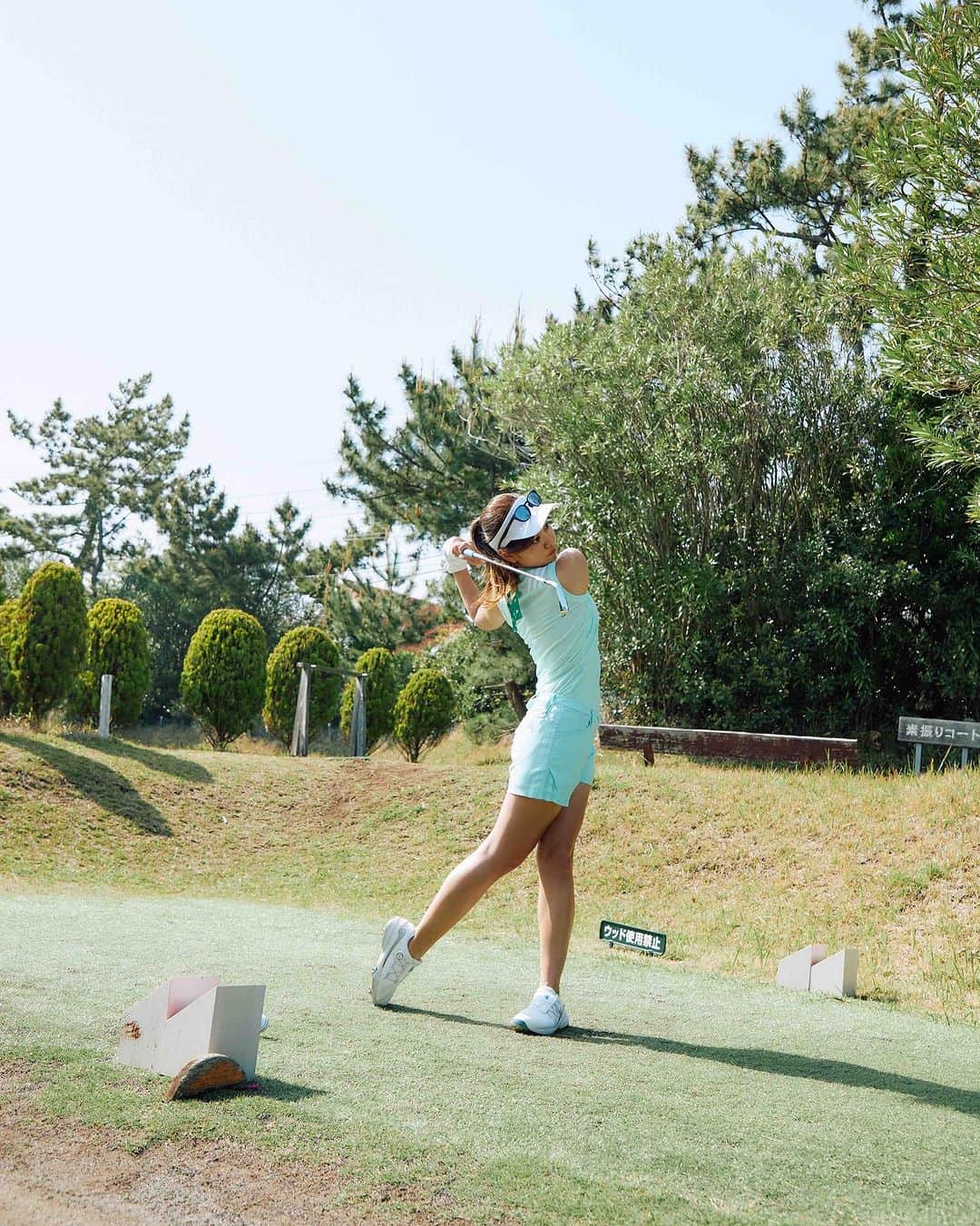 のインスタグラム：「@adidasgolf @adidastokyo 🩵  週末のゴルフも楽しかったぁ✌️ 明日から月曜日！ 頑張りましょう🌻✨ .  #ゴルフ #ゴルフ女子 #ゴルフ男子 #スポーツ女子 # #golf #golfing #golfer #golfwear #ゴルフウェア #ゴルフコーデ #YouTube #골프 #골프여자 #高尔夫  #instagolf #ゴルフ好きな人と繋がりたい」