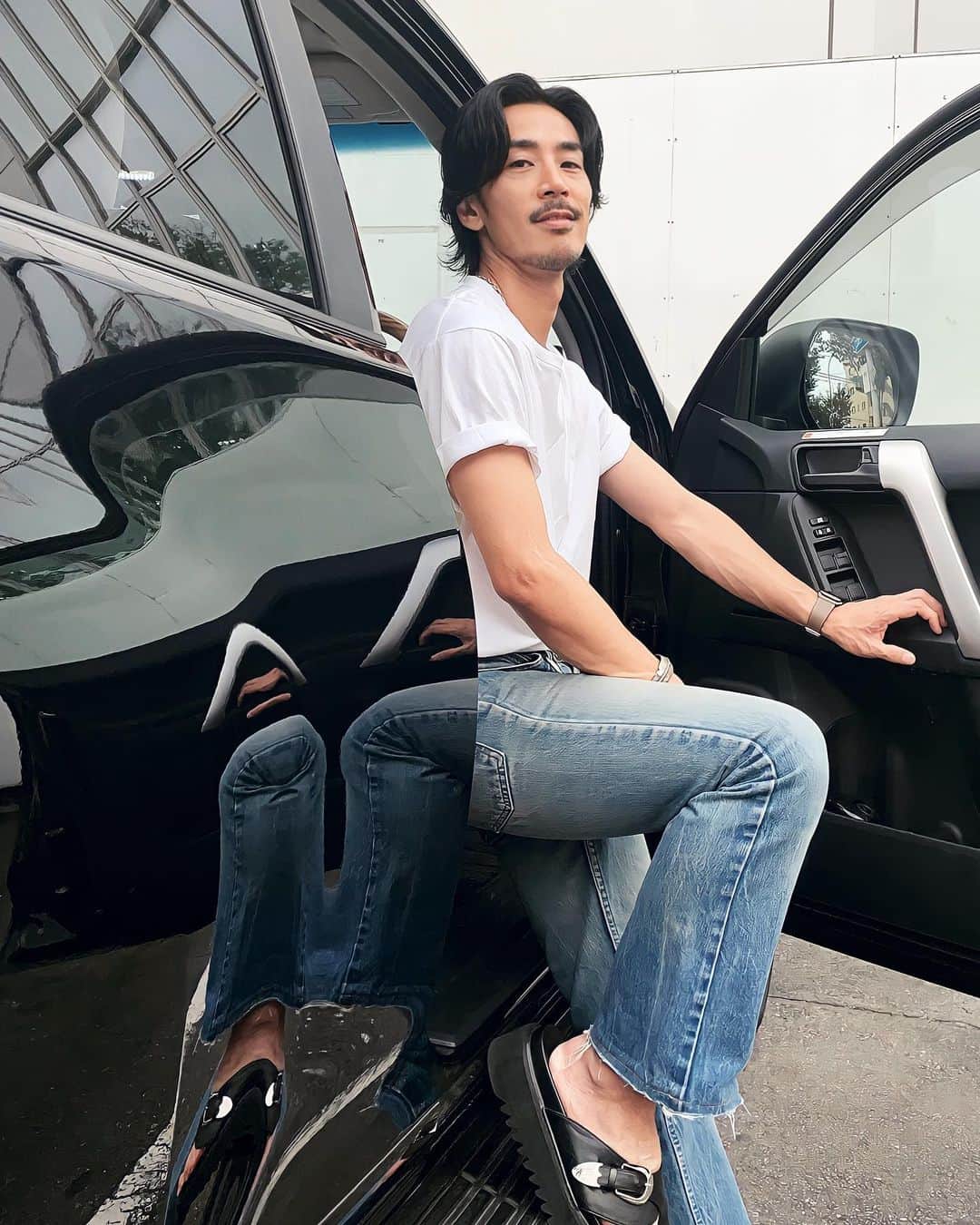 阿部大輔のインスタグラム：「夏はteeにジーンズ履いてそれでOK👌 あと今年は浴衣着てみたいな。 実は一度着たことない😅 短い夏の思い出沢山作ろうね。 ㅤㅤㅤㅤㅤㅤㅤㅤㅤㅤㅤㅤㅤ」