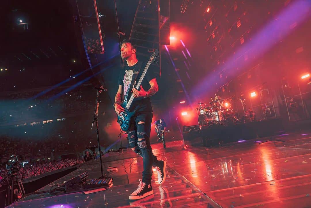 MUSEさんのインスタグラム写真 - (MUSEInstagram)「What a way to close this leg of our world tour. What an unforgettable night, Milan. Thank you for the memories. ⚡️🤘  📸 • @theworkofjar」7月23日 20時50分 - muse