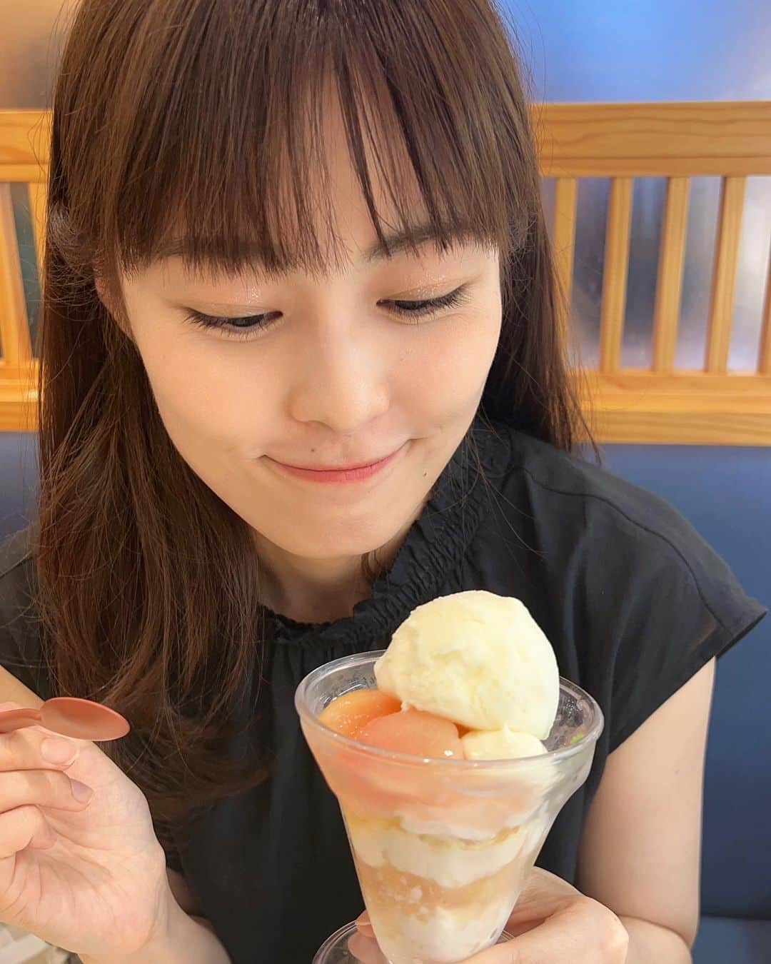 関根苑子のインスタグラム：「きょうも暑かったですね🌞 夏ラジオ📻の会場も きっとものすごい熱気なんだろうなぁと 思っていました😆🌻 会場に行かれた方、ラジオで楽しまれた方 お疲れ様でした✨ 私もいつか みなさんとお会いしたいです🐼❣️ . 📷お寿司を食べたあとは… 　やっぱりパフェ😋  #BSNニュースゆうなび　#ゆうなび #新潟　#新潟放送　#夏ラジオ　#bsn夏ラジオ #アナウンサー　#キャスター　#関根苑子」