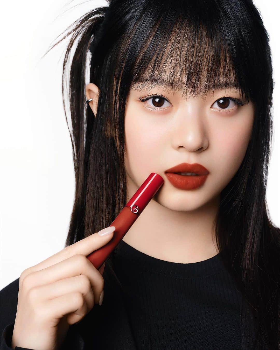 Armani Beautyさんのインスタグラム写真 - (Armani BeautyInstagram)「A timeless glamour. #Hanni from @newjeans_official, Armani beauty Global Ambassador, raises the bar with LIP MAESTRO LOVE CRESCENDO in shade 423, an intense pure red that conveys a blurred-kissed effect for an unforgettable look.   #Armanibeauty #LipMaestro #NewJeans #Hanni #Lipstick」7月23日 21時00分 - armanibeauty