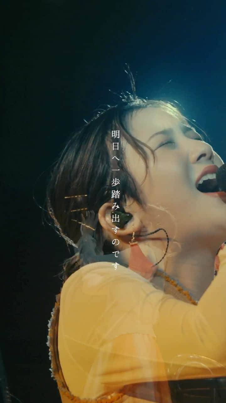 湯木慧のインスタグラム：「* 湯木慧「存在証明」 (2023.6.4 「うたうこと」at Club eX) . この曲を作った頃は、 まっさらな場所でひたすらに夢を追っていました。 原点を作っている最中ですね。 今思い返せば今も心にあり続ける、 始まりの人たちとの出会いや、 ホームが形成されている時期に作っていた曲でした。 大切なものが増えてゆく中で 私はどこまでやれるのか、 自分の為に周りの大好きな人の為に、 どこまでやれるのか、とか思いながら作った曲でした。 今思えば聞けば歌えば幼いように感じるこの曲ですが ものすごく強いな…とも思います。 . . #湯木慧 #存在証明 #うたうこと #TANEtoNE」