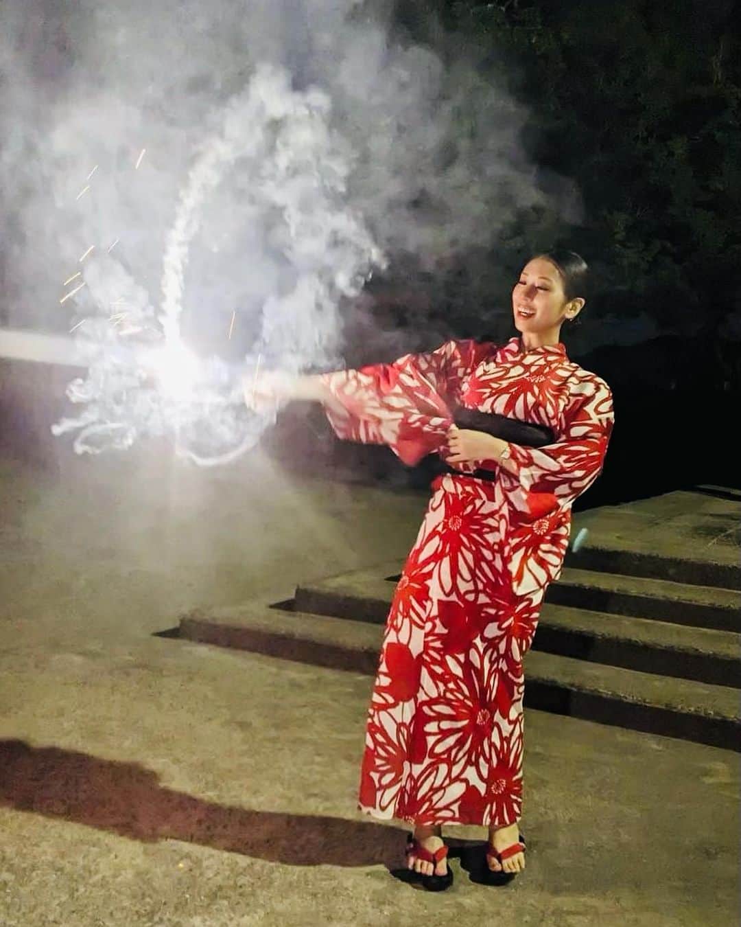 のインスタグラム：「そして地元に戻りアンパンマン花火 公園多過ぎないか我が地元( ∵ )  #浴衣 #着物 #和装 #花火 #夏 #横浜 #ここは横浜なのか #浜梨の産地 #田舎だねぇ #夜型 #童心にかえる #yukata #kimono #hanabi #summer #yokohama」