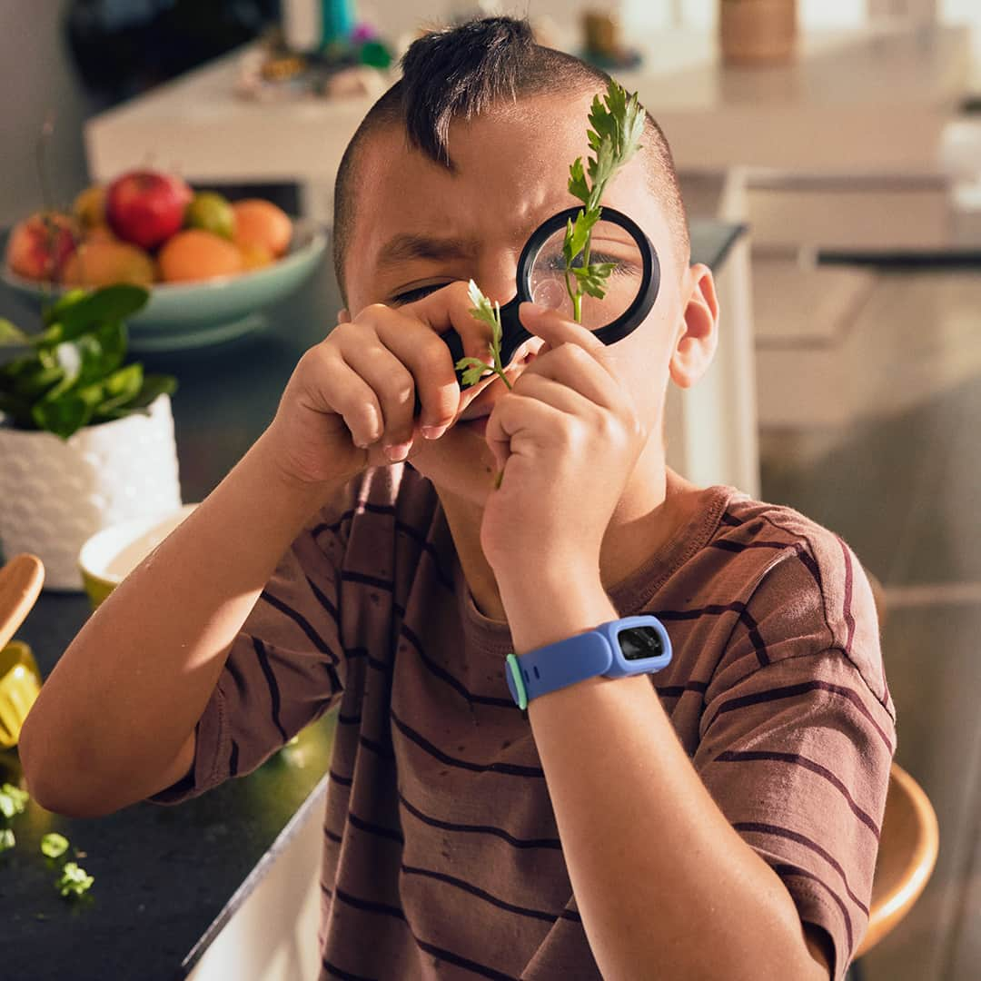 Fitbit Japanさんのインスタグラム写真 - (Fitbit JapanInstagram)「そろそろ子どもたちは夏休み？🏄‍♀️ 6歳以上のお子様向けアクティビティトラッカー #Fitbitace3 と一緒に、冒険の世界へ飛び出そう🚀」7月23日 21時04分 - fitbitjp