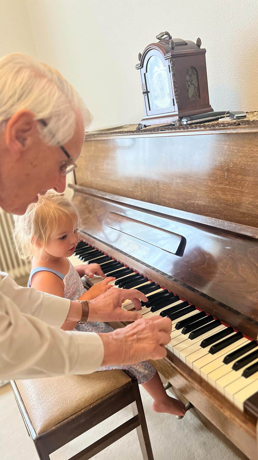 BROOKE EVERSのインスタグラム：「What life is all about 🥰 Rocky and her Great Opa! (I’m not crying) #family」
