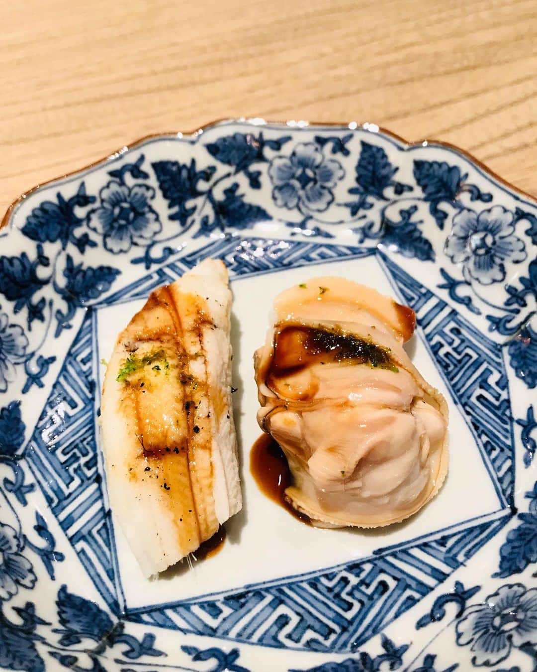 尾木直樹さんのインスタグラム写真 - (尾木直樹Instagram)「今日は嬉しいことがあり、お祝い気分でお寿司食べに行きましたよ。 貝がとりわけ美味しかったです♪デザートの白玉がシンプルでさっぱりと暑い日にピッタリでした。茶碗蒸しも絶品です♪ 元気出ましたよ♪♪ ｰ #握り寿司#吉祥寺#お昼のランチ寿司#美味しい #尾木ママ」7月23日 21時04分 - oginaoki_ogimama